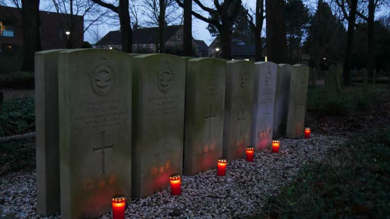 Lichtjes voor oorlogsslachtoffers op Maria Rust