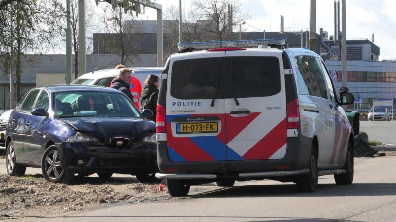 Auto's beschadigd na ongeval in Spijkenisse