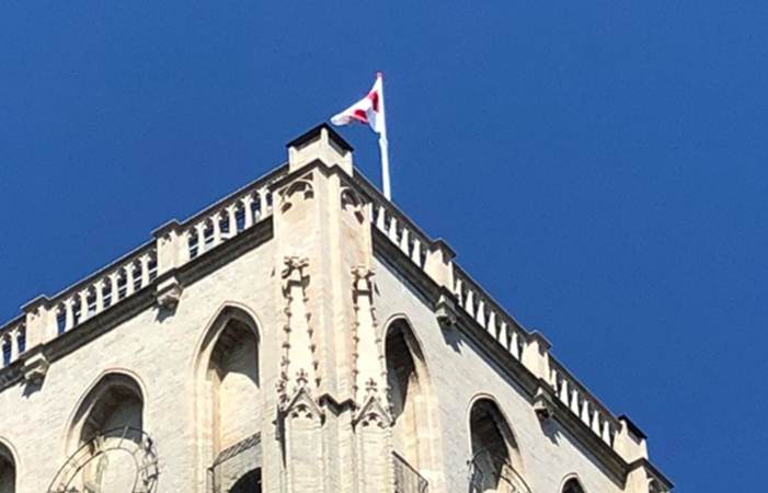 De Brielse vlag wappert weer op de Catharijnetoren