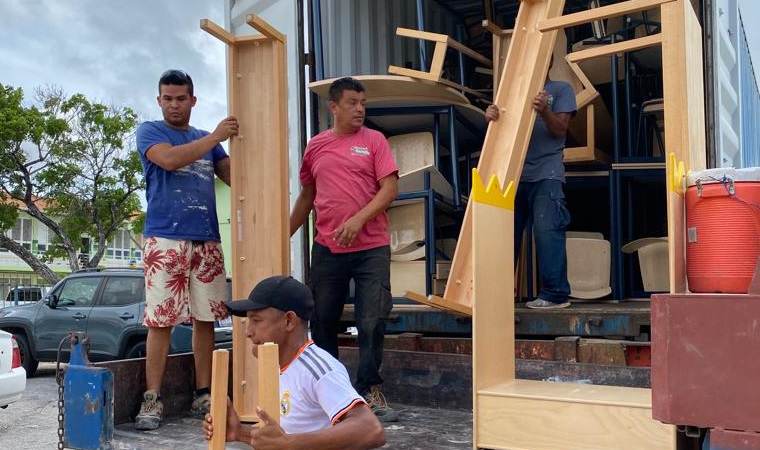 CBS Anker doneert schoolmeubilair aan Curaçao