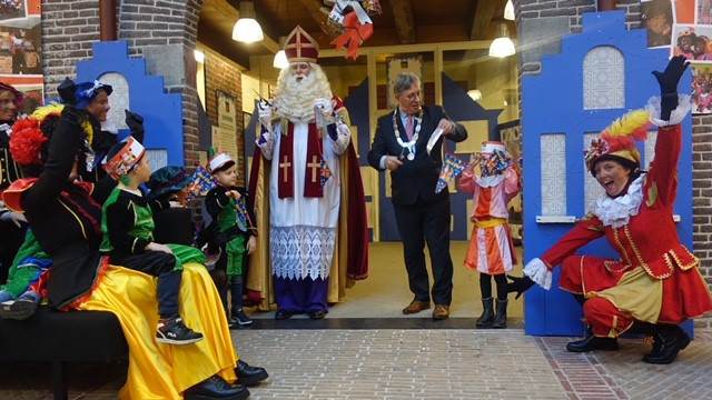 Kinderen CBS Anker openen Sinterklaashuis
