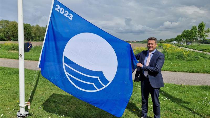Blauwe Vlag wappert in Voorne aan Zee