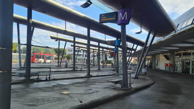 Tijdelijke bushaltes op metro-busstation Spijkenisse Centrum 