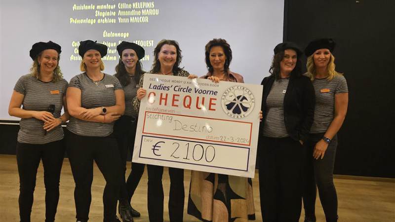 Cheque Ladies’ Circle voor Stichting Destino