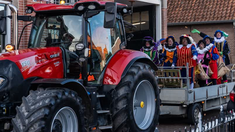 Sinterklaas en zijn Pieten op feestelijke wijze welkom geheten in Geervliet
