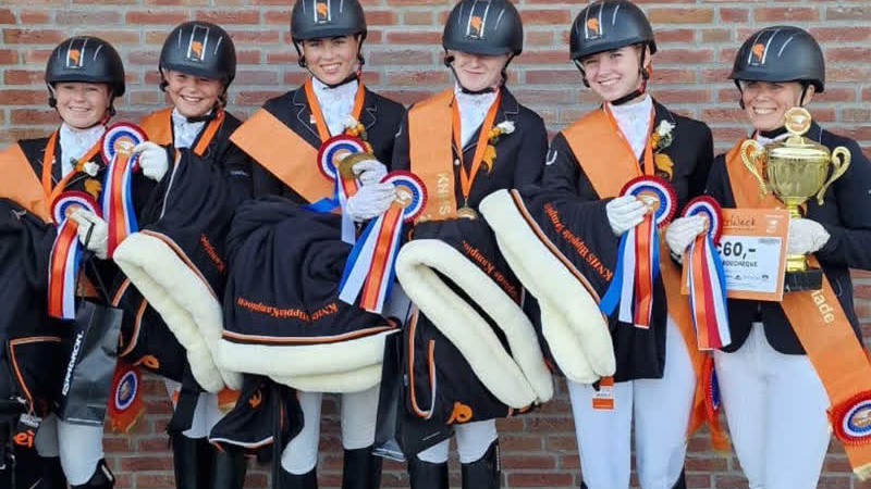 Team ‘Ruyters van Simonshaeven’ behalen nationale titel in Ermelo