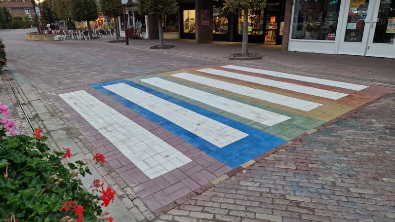 Regenboogzebrapad Rockanje voor de tweede keer beklad