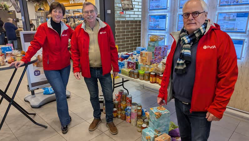 PvdA en Albert Heijn Heenvliet zamelen in voor Voedselbank