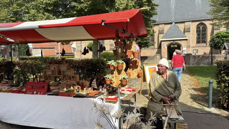 Zonnige jaarmarkt in Zuidland brengt dorp samen