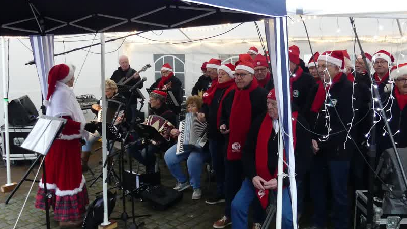 Regenachtige kerstmarkt in Heenvliet druk bezocht