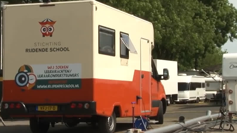 Stichting De Rijdende School reist mee met kermissen en circussen