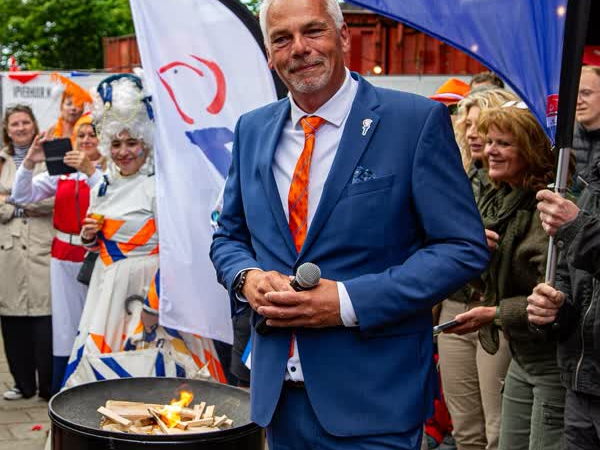 Wethouder Daan van Orselen in gesprek met inwoners