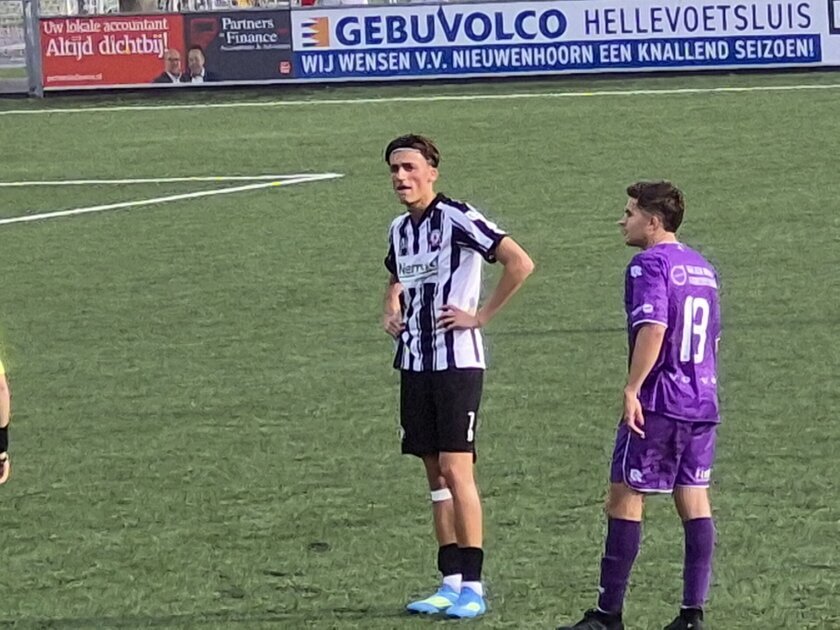 Nieuwenhoorn pakt de punten tegen Heinenoord, ploegen tweede klasse verliezen niet