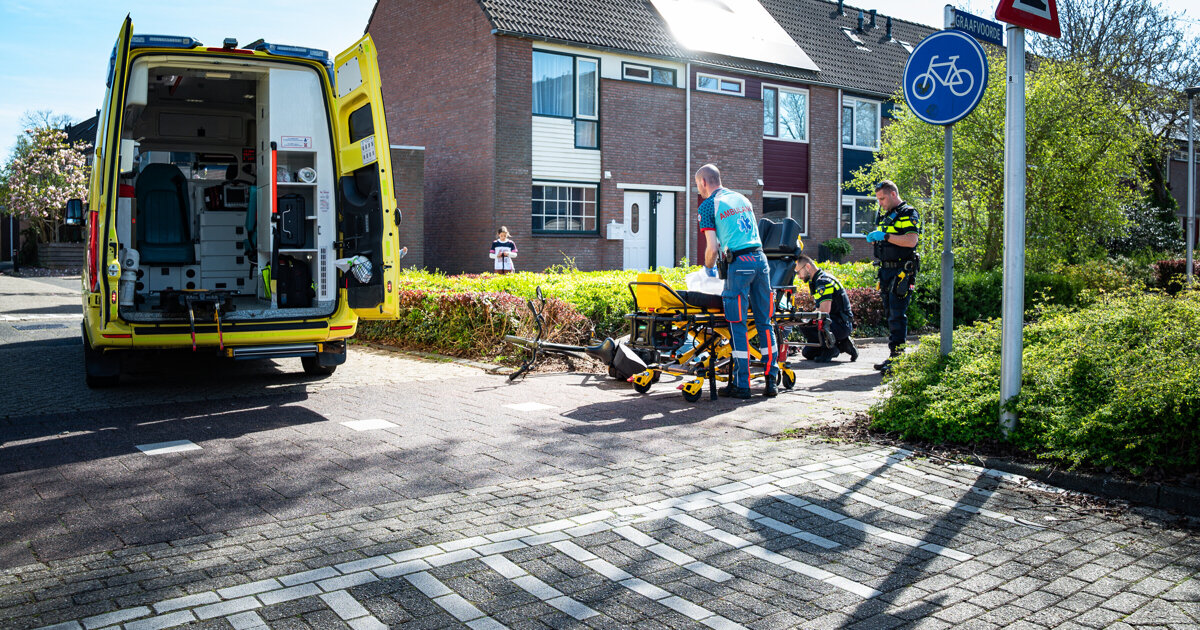 Fietser gewond na botsing met auto op kruispunt in Spijkenisse