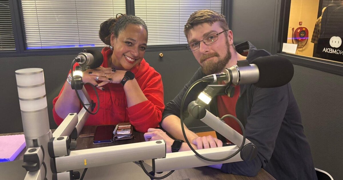 Gissella Arends en Chris Anderson (SP Nissewaard) bij Voorne-Putten Kiest: ‘Niemand mag buiten spel 