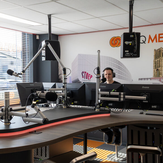 Perry_LINQ_Radio (3)
