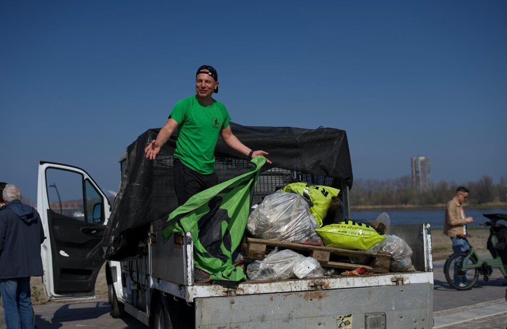 Volle truck_Maasboulevard 2026.jpg