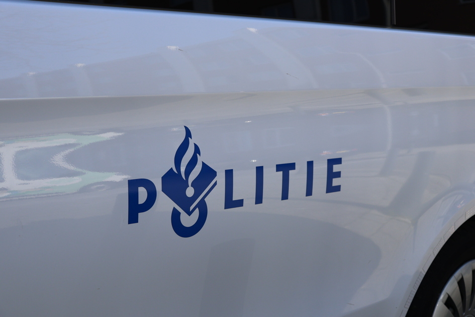 Politie houdt minderjarige nepagent aan: ‘Geld van pinpas opgenomen en ruim €20.000 aan sieraden bui