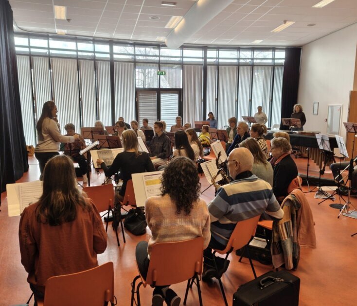 Muziektent in Oostvoorne decor voor traditioneel bosconcert