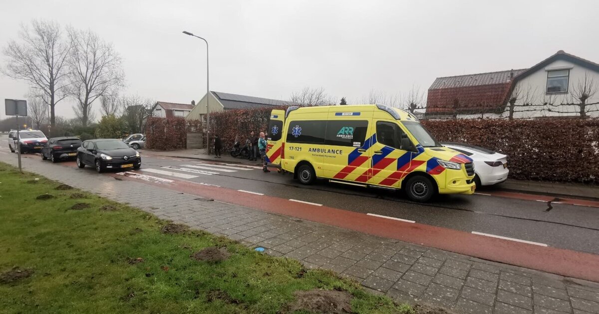 Ongeval tussen scooter en auto in Zuidland