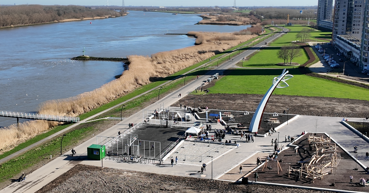 Vernieuwde Maasboulevard feestelijk geopend