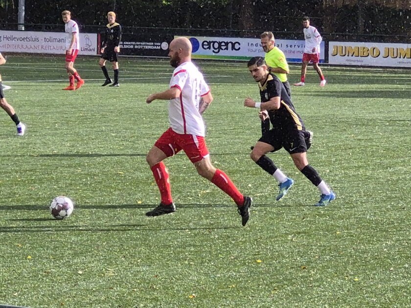 Zwak Hellevoetsluis laat het afweten tegen UVS