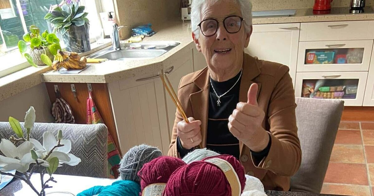 Hester (89) uit Heenvliet breit al meer dan tachtig jaar: ‘Zolang het lukt, ga ik door’