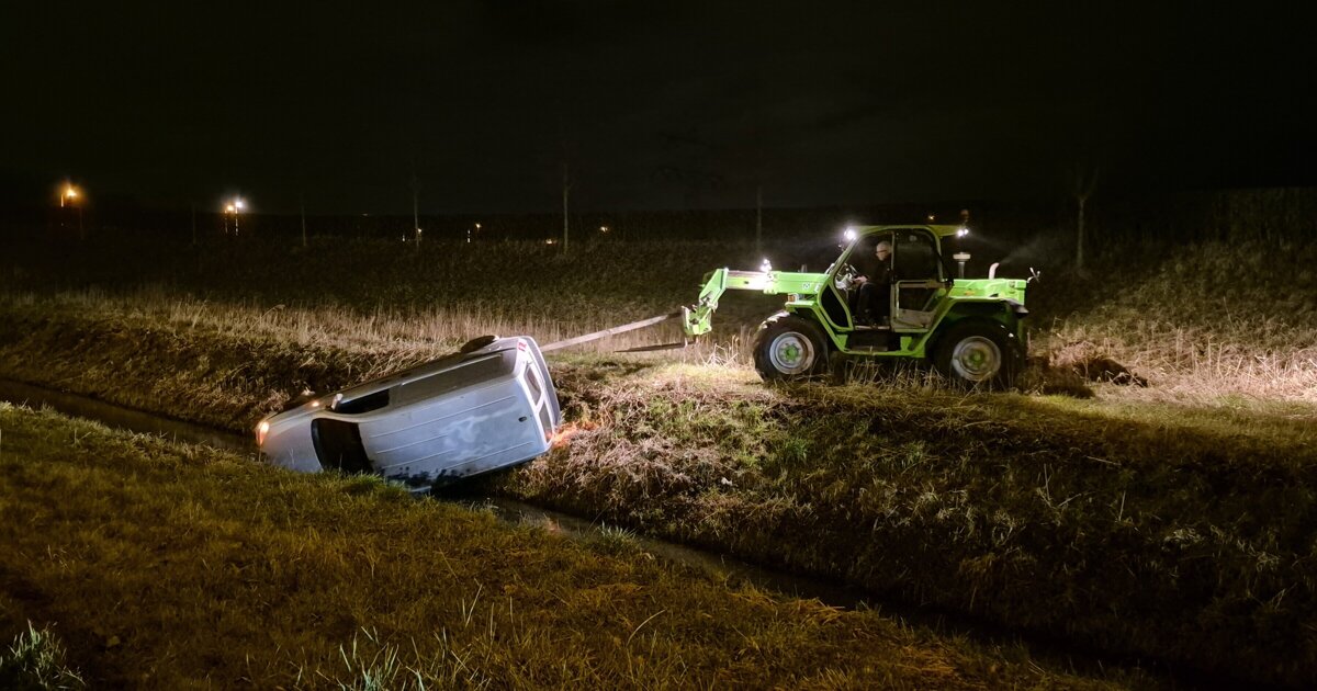 Auto te water aan Stationsweg Heenvliet, bestuurder aangehouden