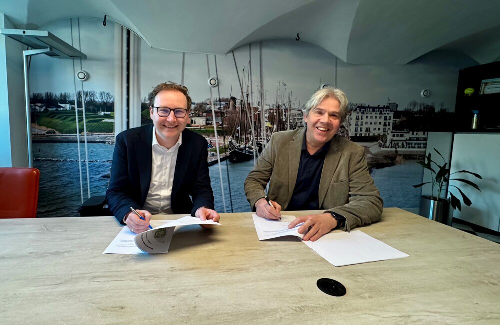 Ondertekening bouw aula Oostvoorne.jpg