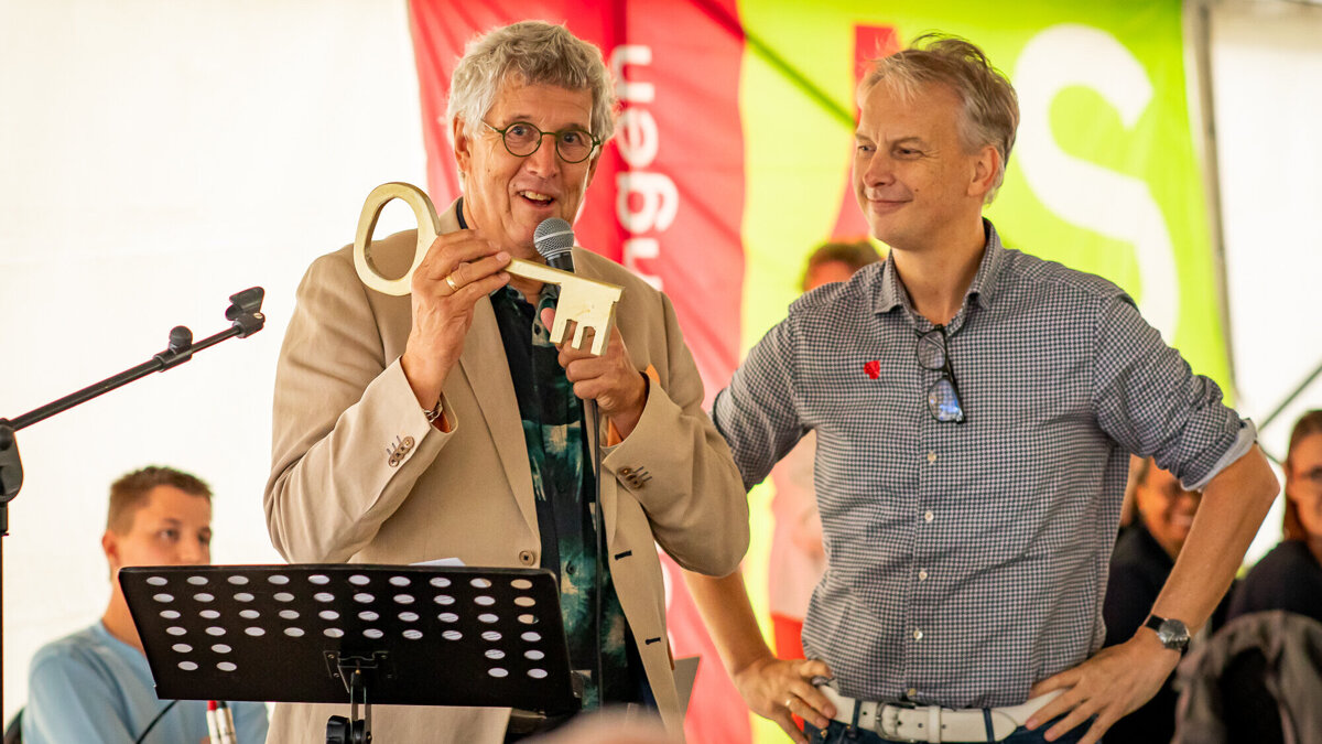Arie draagt sleutel over ASVZ 