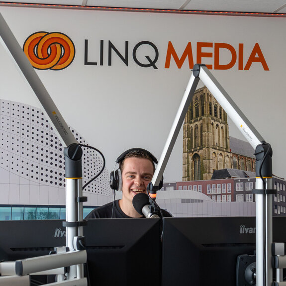 Perry_LINQ_Radio (4)