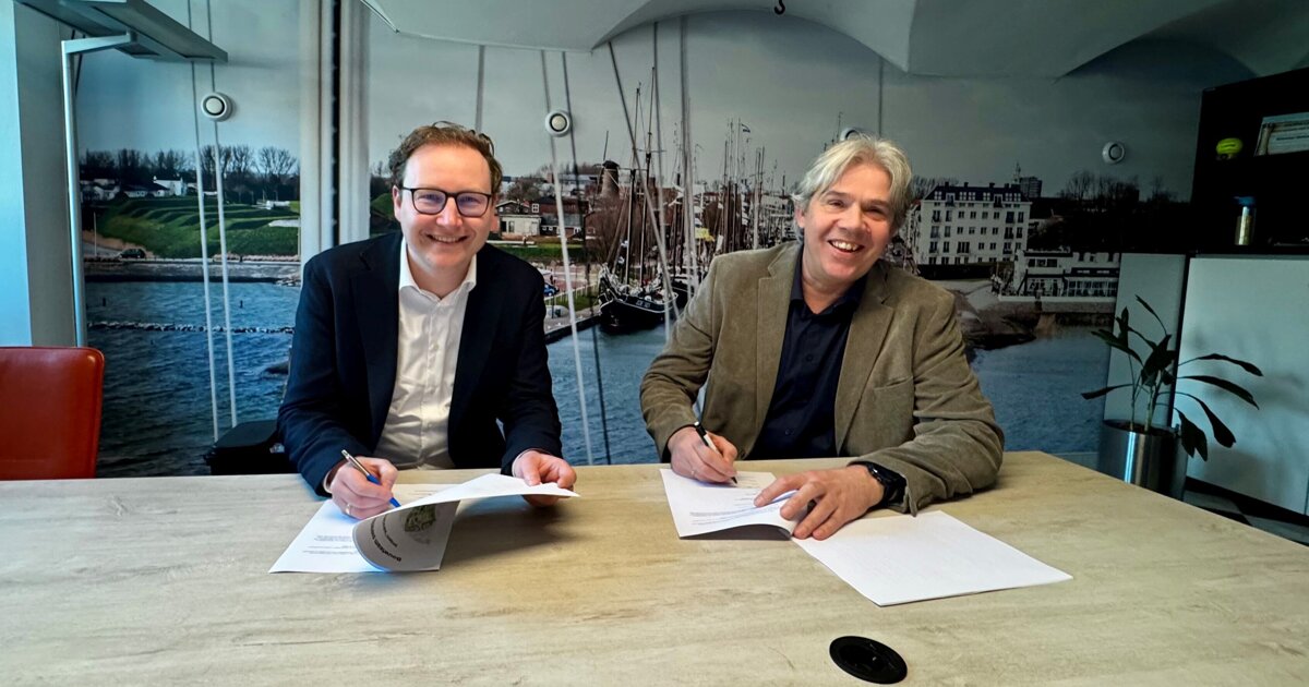 Bouwovereenkomst getekend voor nieuwe aula op begraafplaats in Oostvoorne