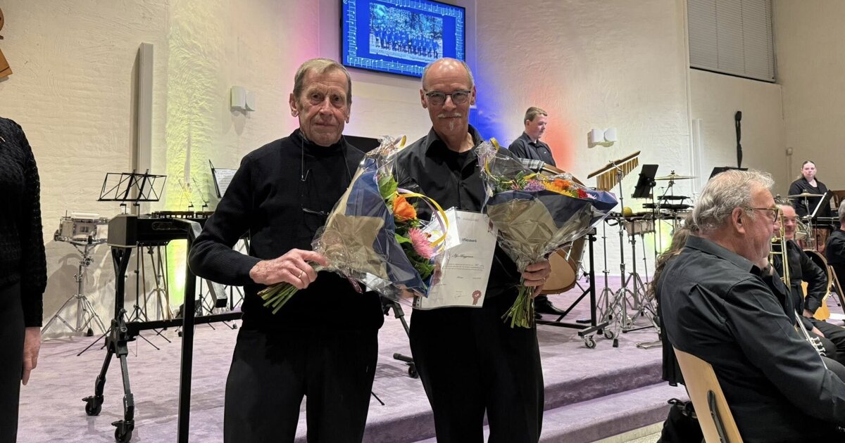 Rinus (80) uit Oostvoorne al meer dan zeventig jaar muzikant: ‘Het verveelt nooit’
