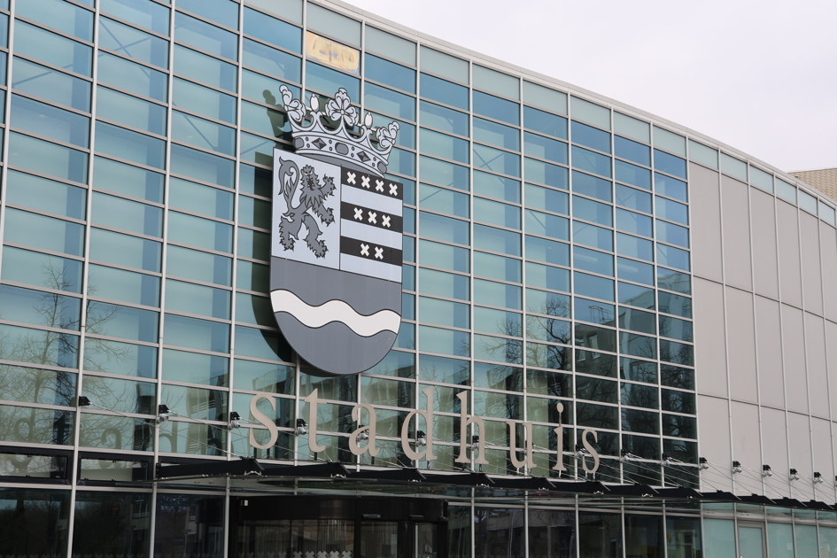 Bijeenkomst in stadhuis van Nissewaard over ontwikkelingen in de haven