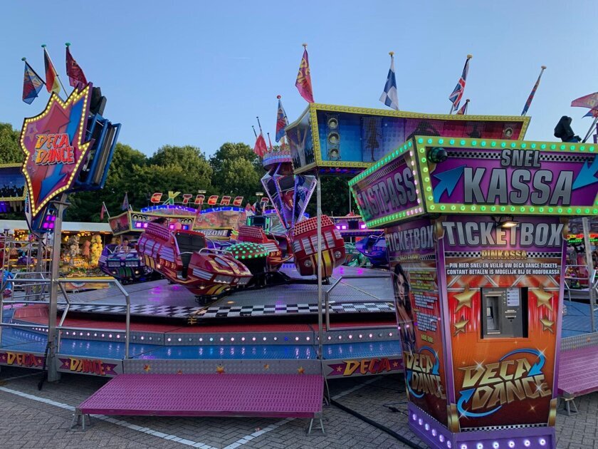 Nieuwe editie van de kermis aan het Woordbouwerplein in Hellevoetsluis