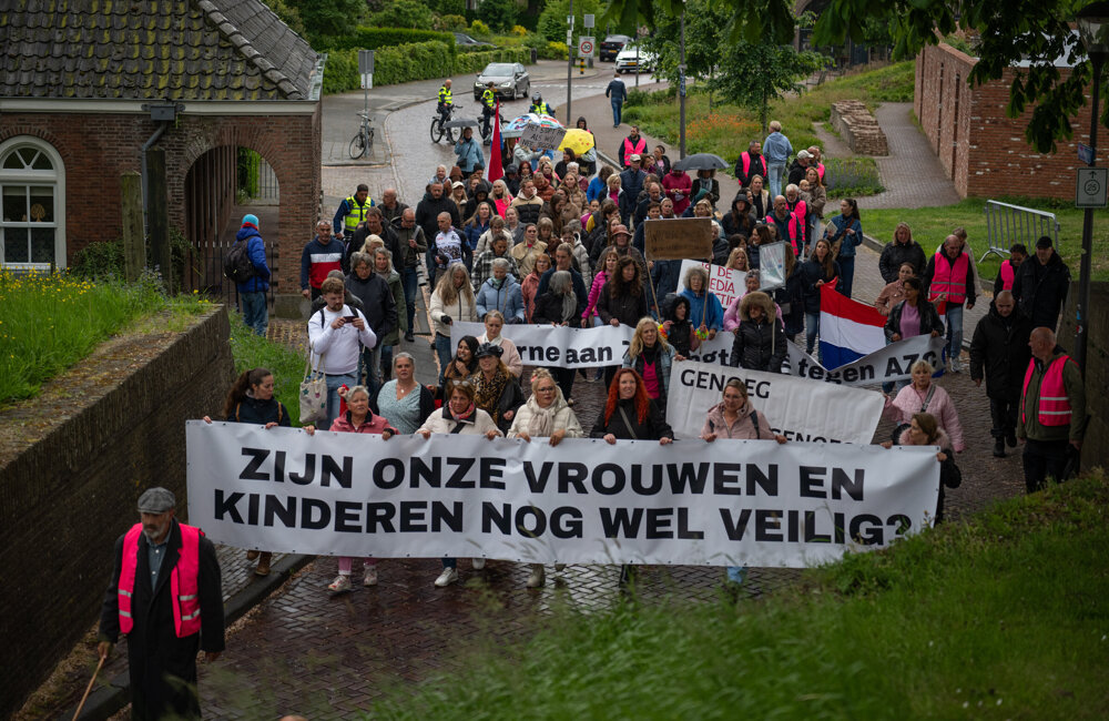 Vrouwenmars tegen azc's asielopvang protest