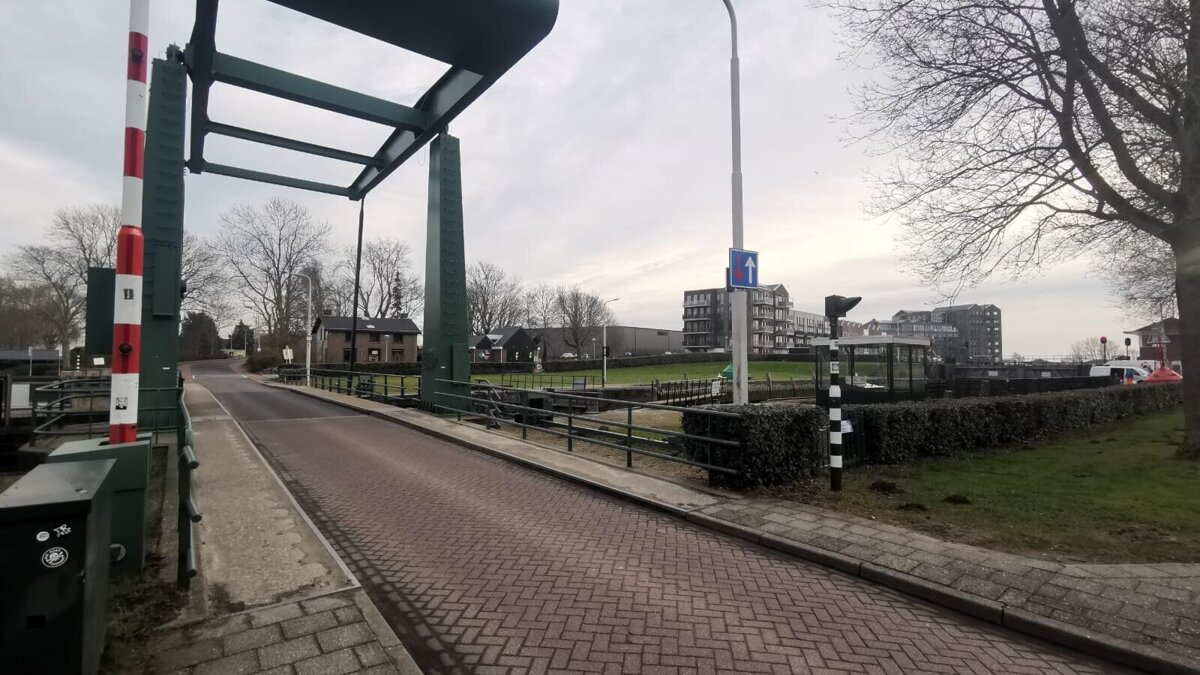 Sluis Kanaal door Voorne.jpeg