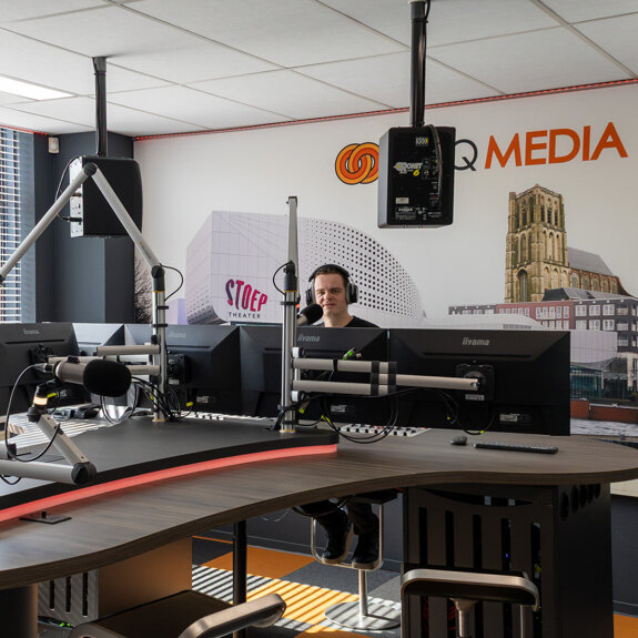 Perry_LINQ_Radio (3)