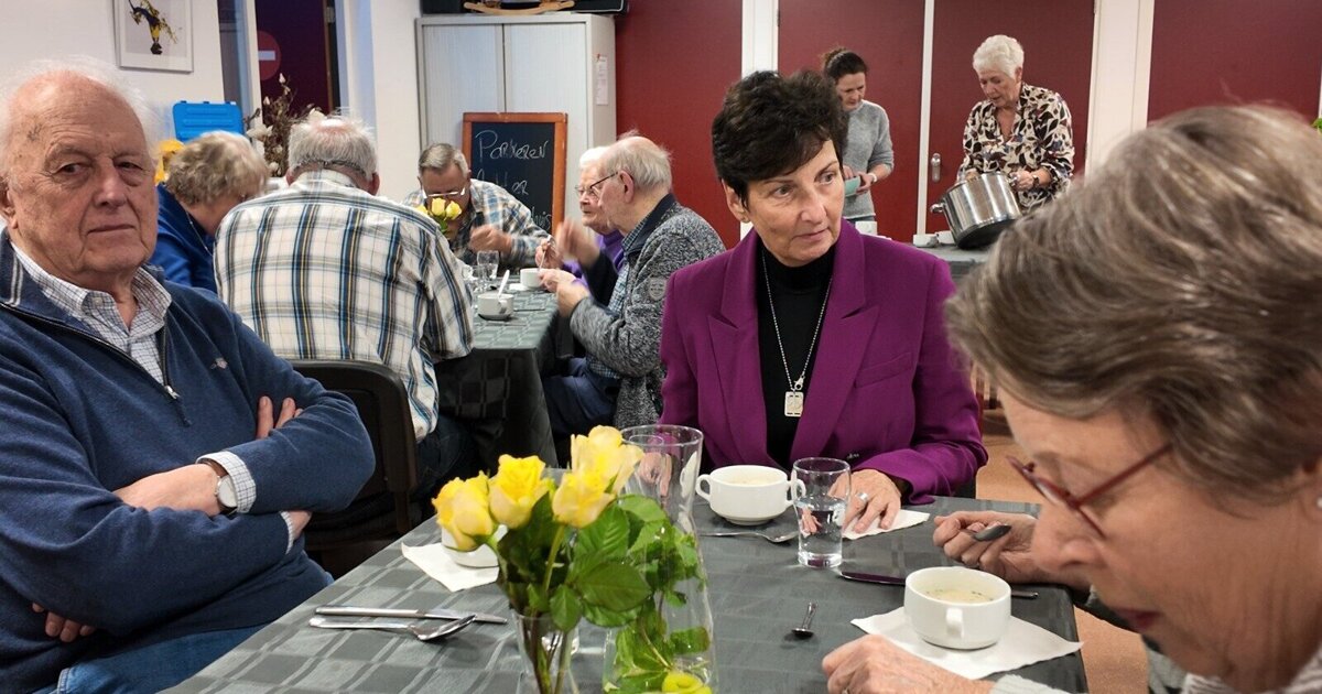 'Samen eten' in het dorpshuis van Hekelingen: 'Een avond vol warmte'