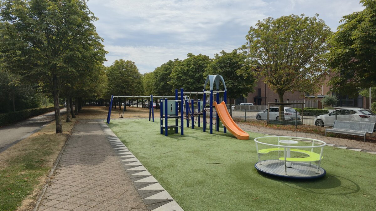RavensePark.