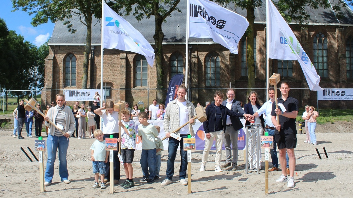 Feestelijke viering start bouw dorpshart Zwartewaal