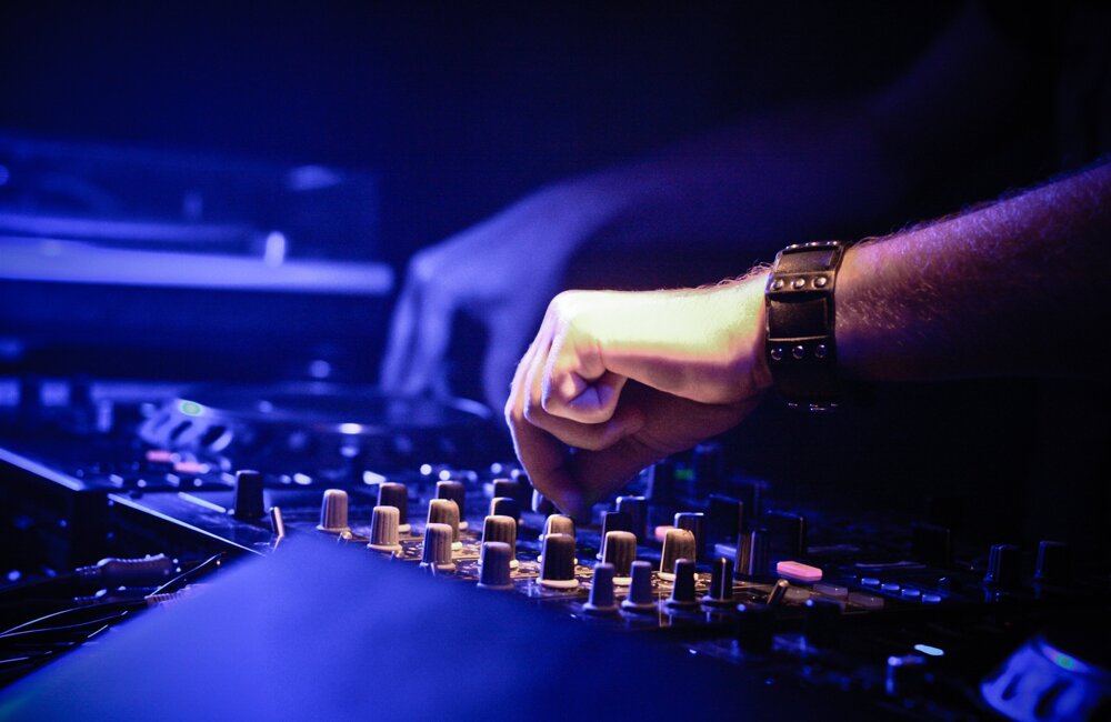 picjumbo_com-dj-865173.jpg