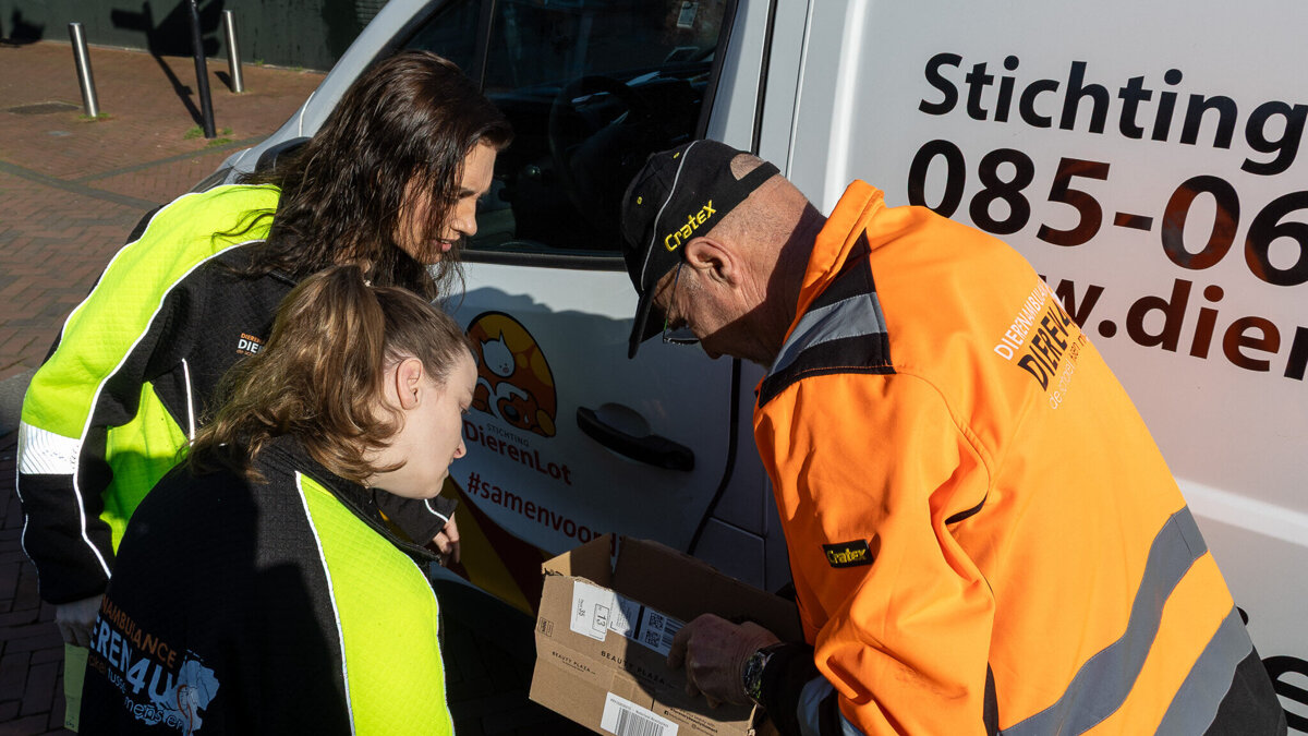 Dieren4u_ontvangt_geldbedrag_Xenna (3).jpg