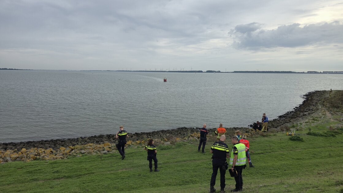 Kleding langs water zorgt voor grote zoekactie bij Oudenhoorn
