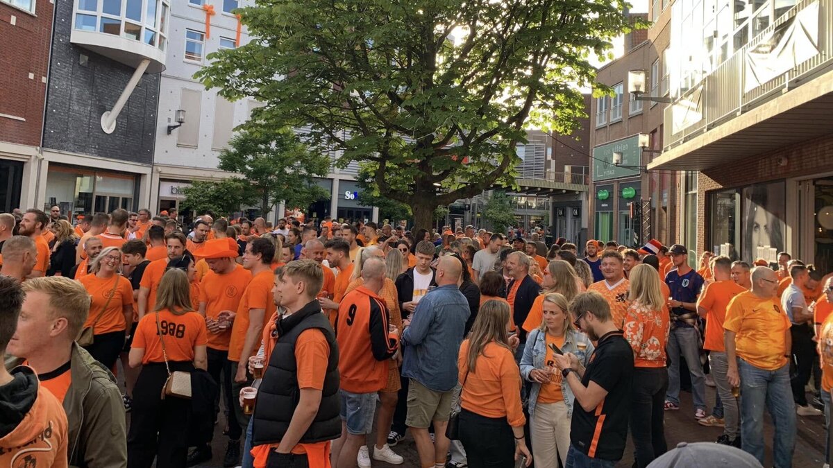 Voetbal kijken Uitplein Spijkenisse