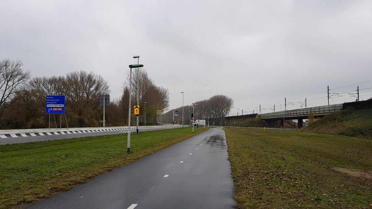 Droespolderweg richting Calandbrug.jpg