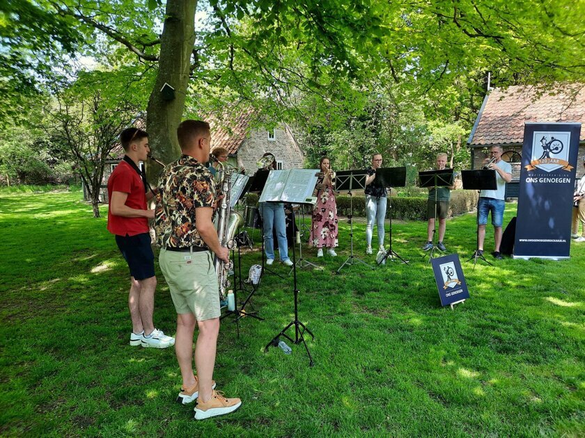 Combo Ons Genoegen treedt op bij De Duinhuisjes in Rockanje