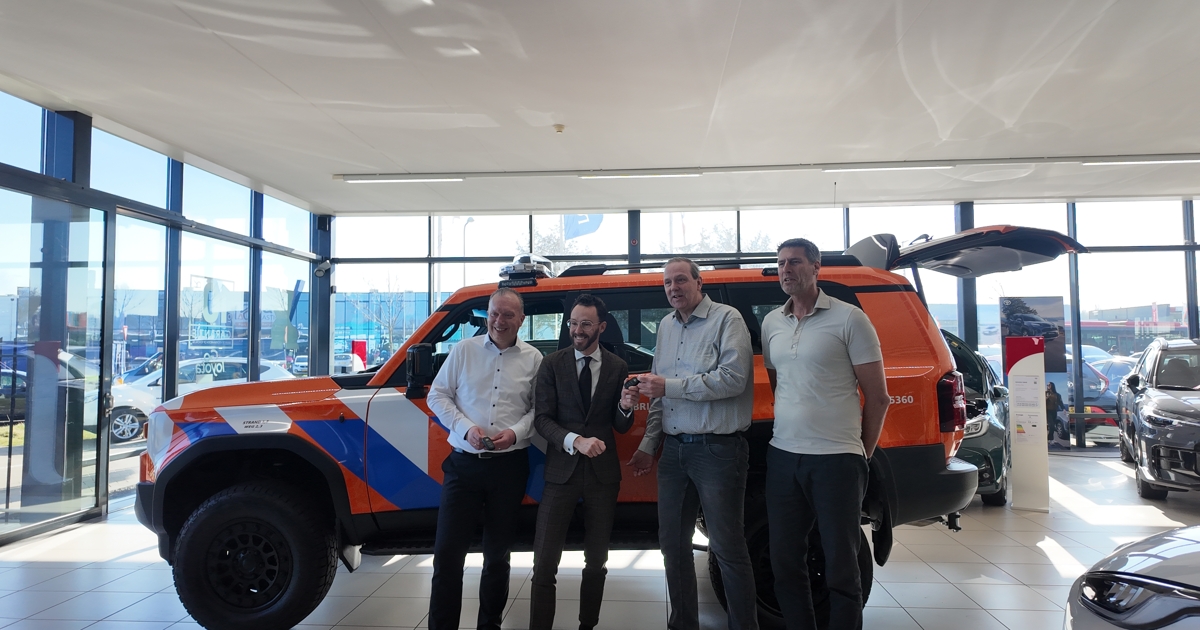 Oplevering van nieuw hulpverleningsvoertuig