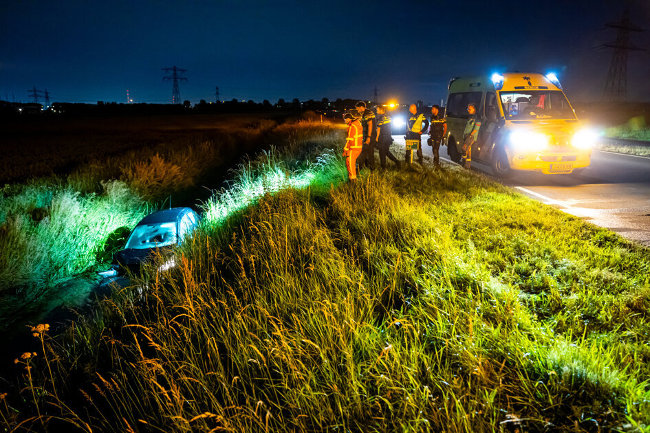 Bestuurder onder invloed belandt in sloot