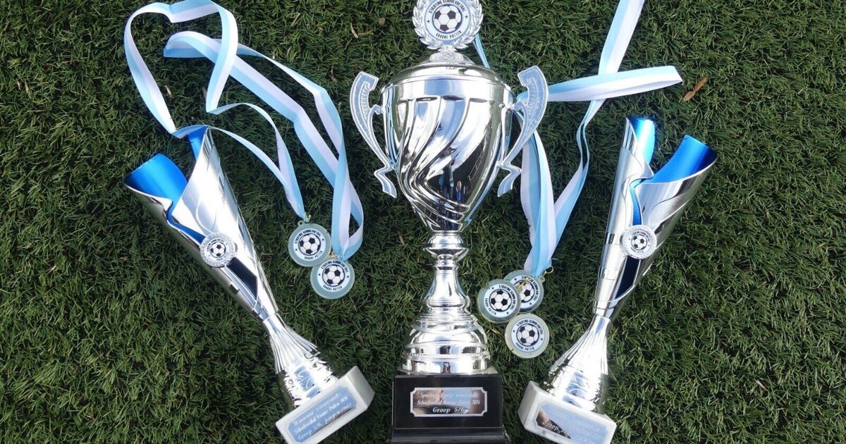 Sportiviteit centraal bij finale schoolvoetbaltoernooi in Hellevoetsluis